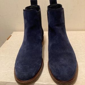 Like new Born blue suede low-heel boots.